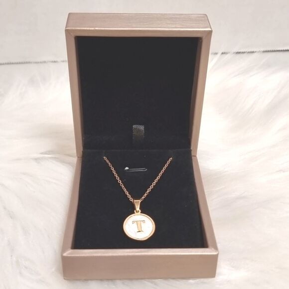 SHELL INITIAL PENDANT NECKLACE stainless steel gold plated Q R S or T - Picture 9 of 13